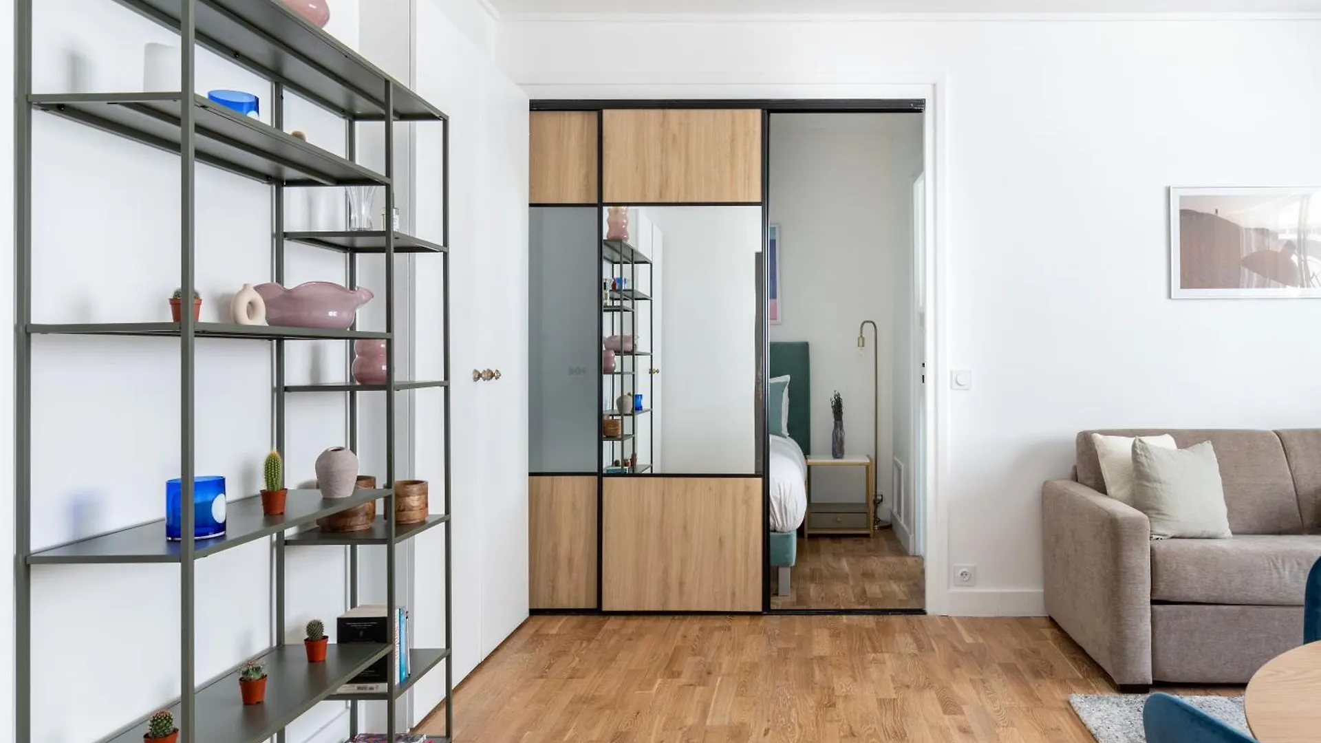 Apartment Appartement De Charme Sur L'Avenue Montaigne Paris France