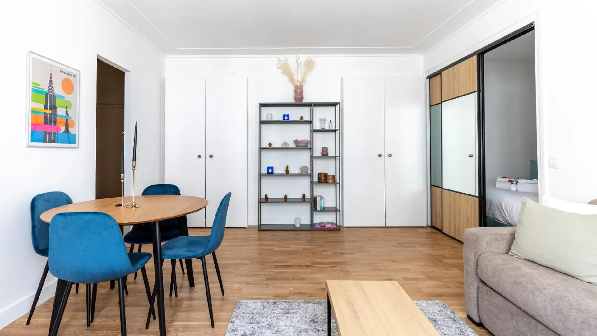 Appartement De Charme Sur L'Avenue Montaigne Paris 0*,